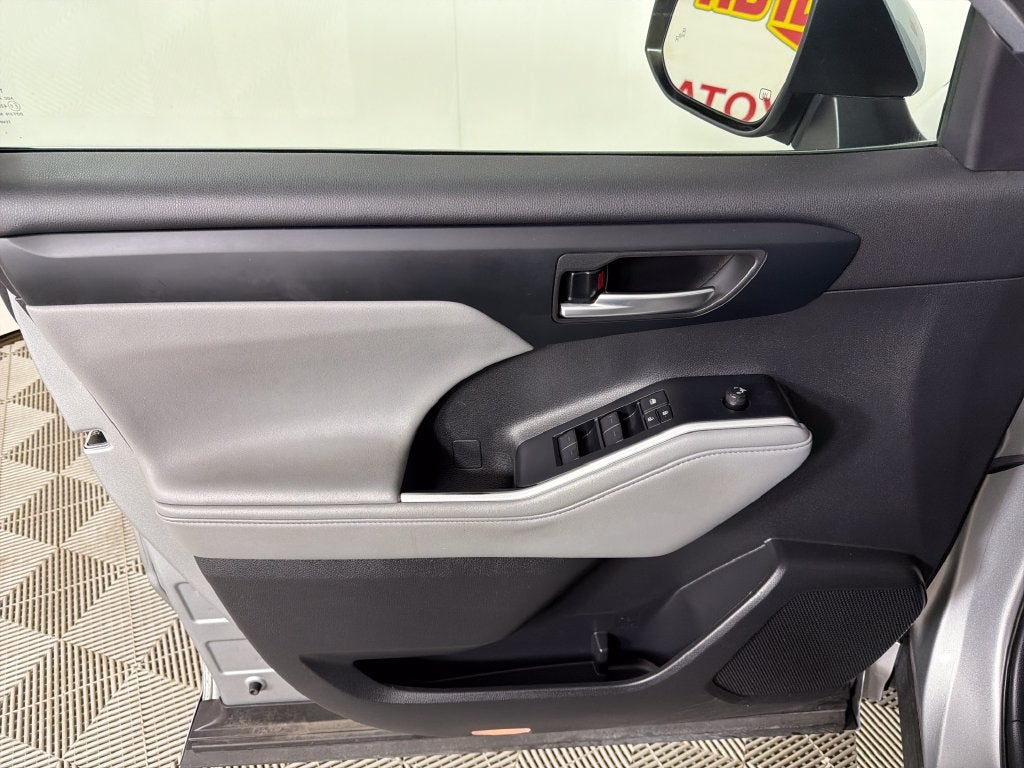 2025 Toyota Highlander Hybrid XLE