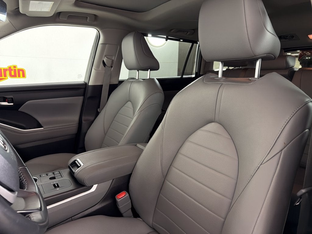 2025 Toyota Highlander Hybrid XLE