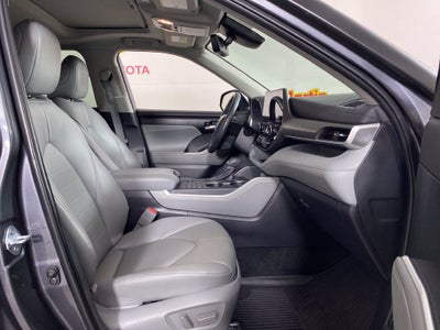 2025 Toyota Highlander XLE