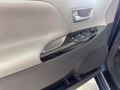 2015 Toyota Sienna XLE 8 Passenger
