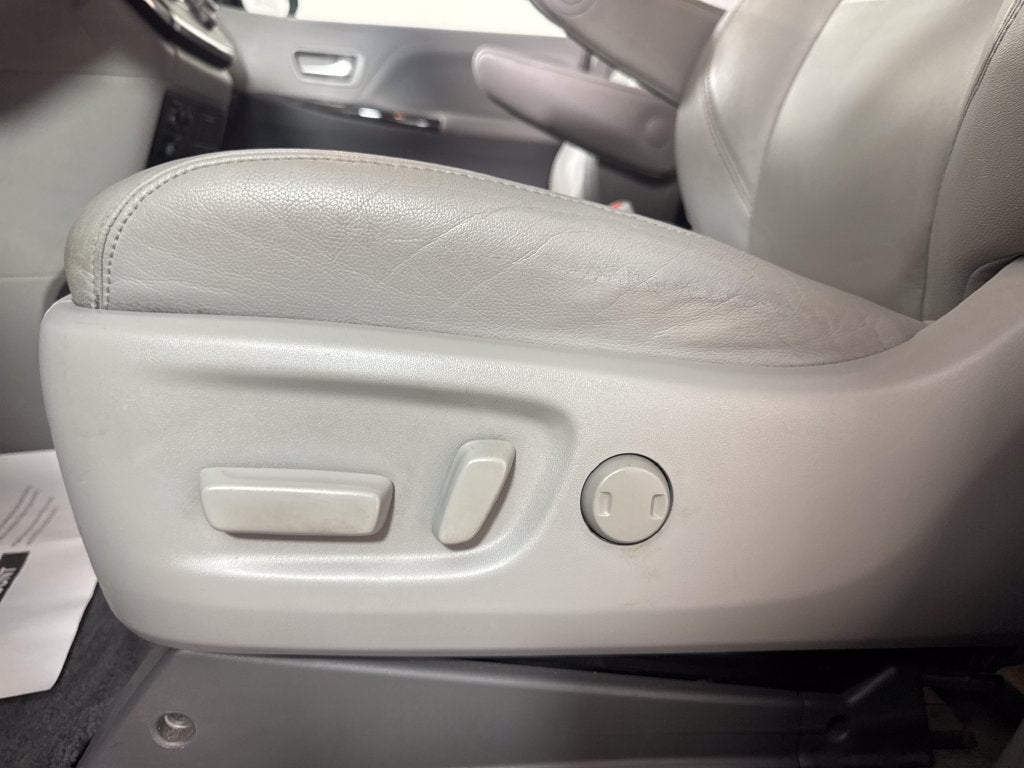 2015 Toyota Sienna XLE 8 Passenger