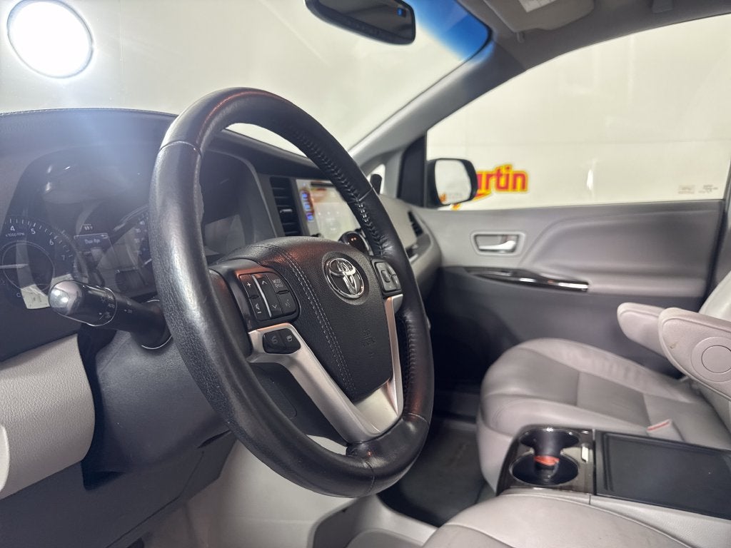 2015 Toyota Sienna XLE 8 Passenger