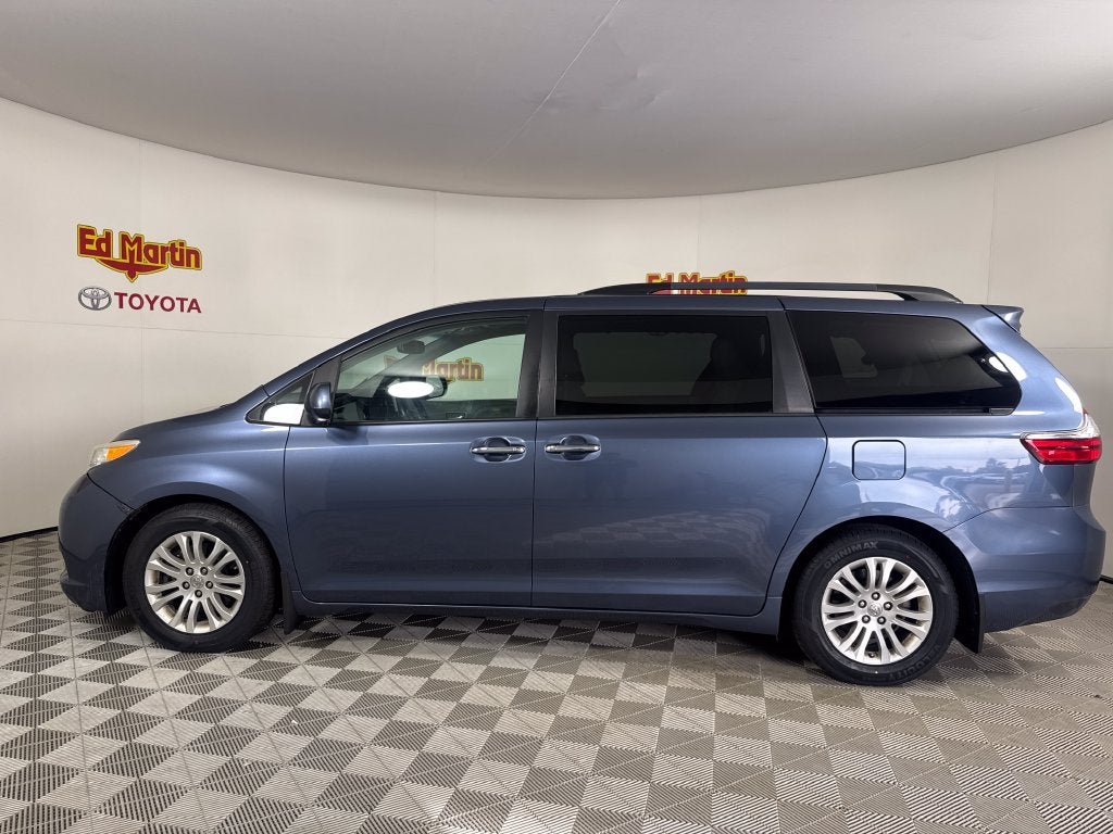 2015 Toyota Sienna XLE 8 Passenger