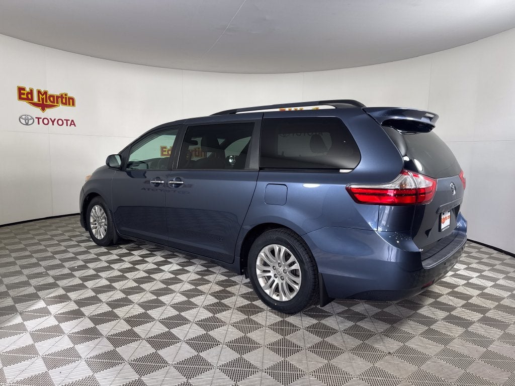 2015 Toyota Sienna XLE 8 Passenger
