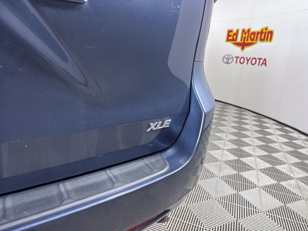 2015 Toyota Sienna XLE 8 Passenger