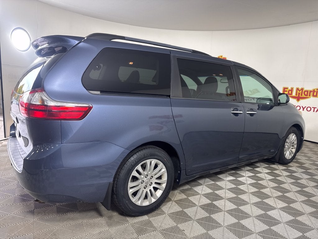 2015 Toyota Sienna XLE 8 Passenger