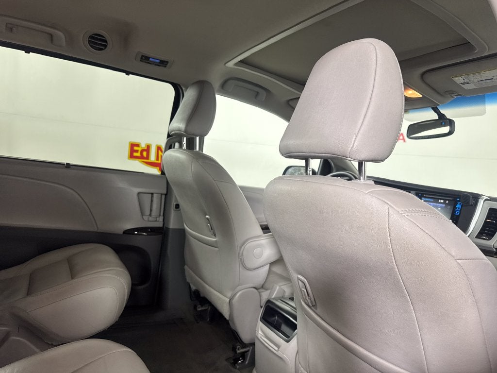2015 Toyota Sienna XLE 8 Passenger