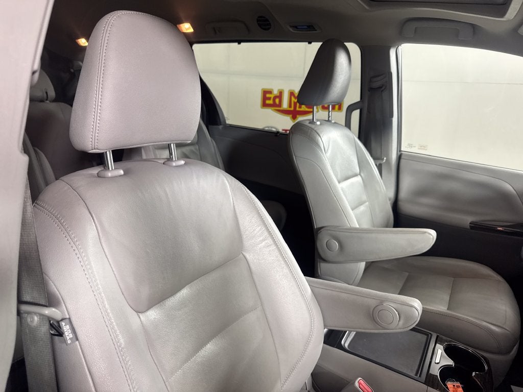2015 Toyota Sienna XLE 8 Passenger