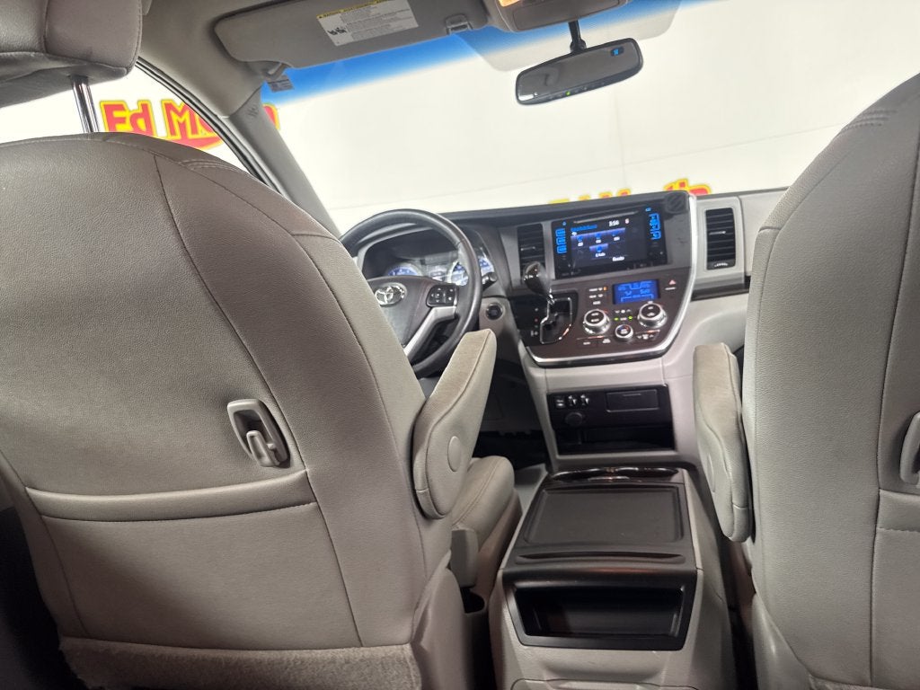 2015 Toyota Sienna XLE 8 Passenger