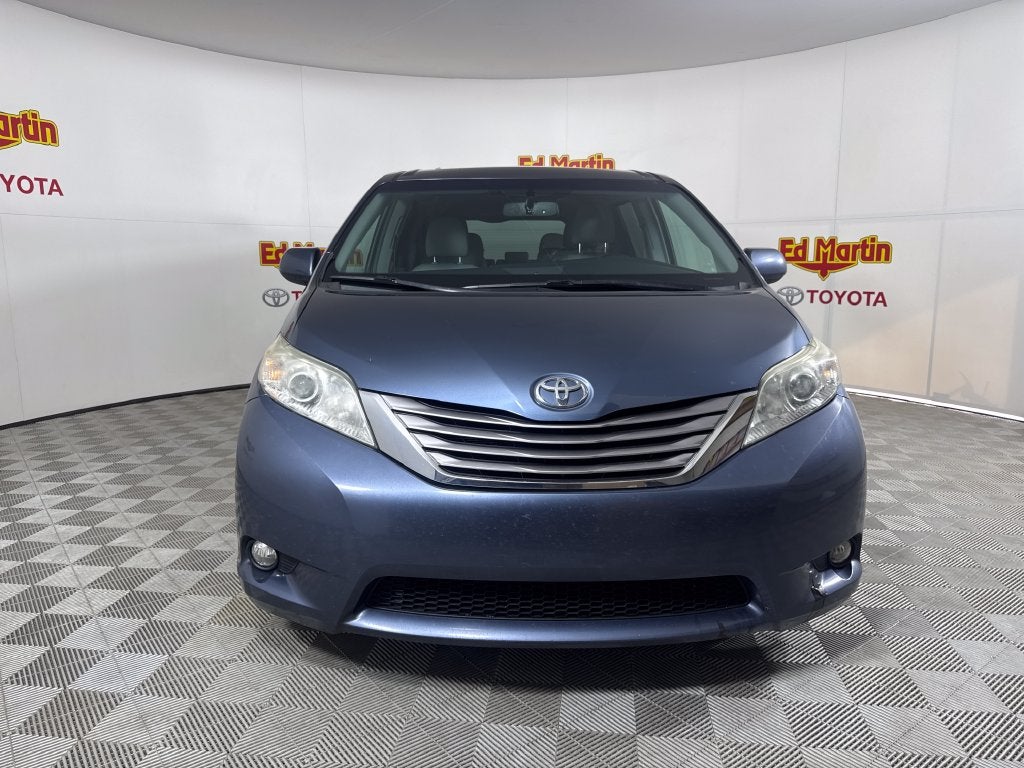 2015 Toyota Sienna XLE 8 Passenger