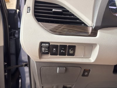 2015 Toyota Sienna XLE 8 Passenger