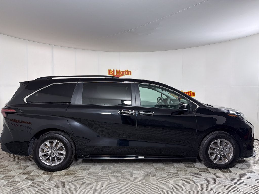 2026 Toyota Sienna XLE 8 Passenger