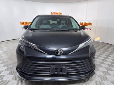 2026 Toyota Sienna XLE 8 Passenger