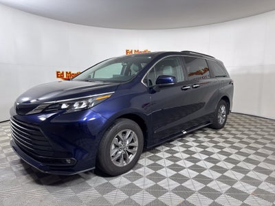 2026 Toyota Sienna XLE 8 Passenger