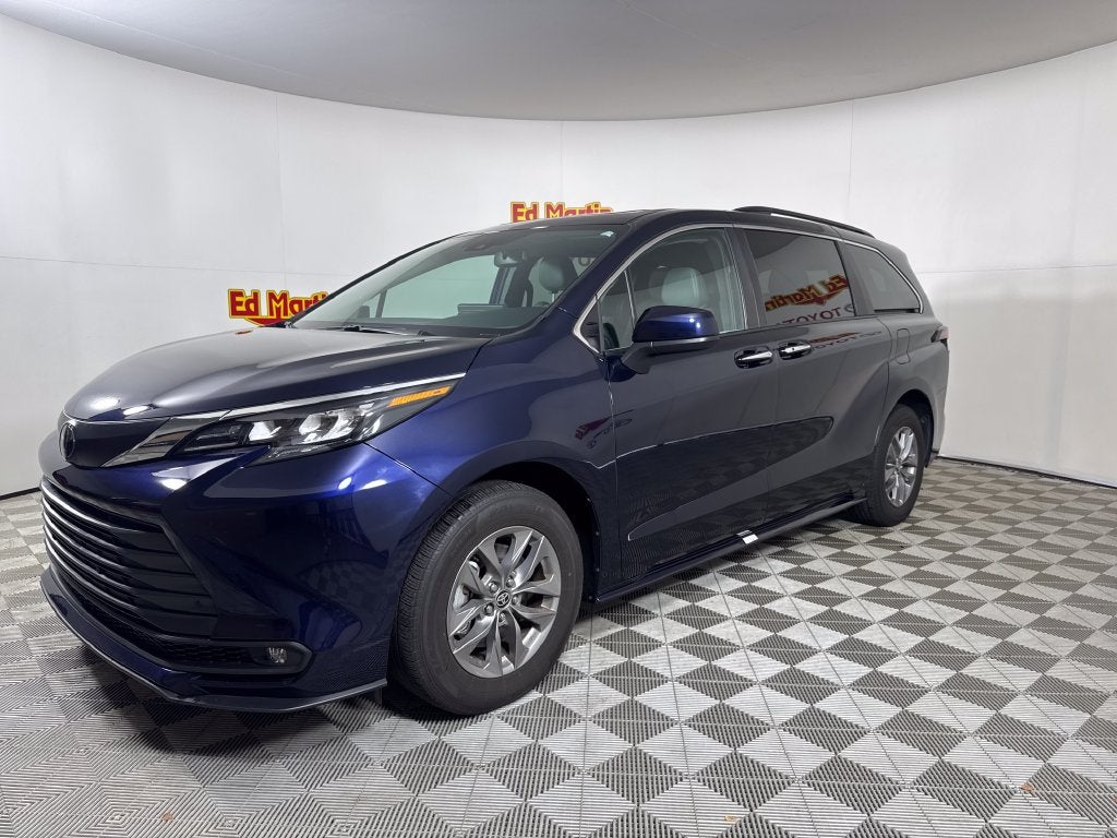 2026 Toyota Sienna XLE 8 Passenger