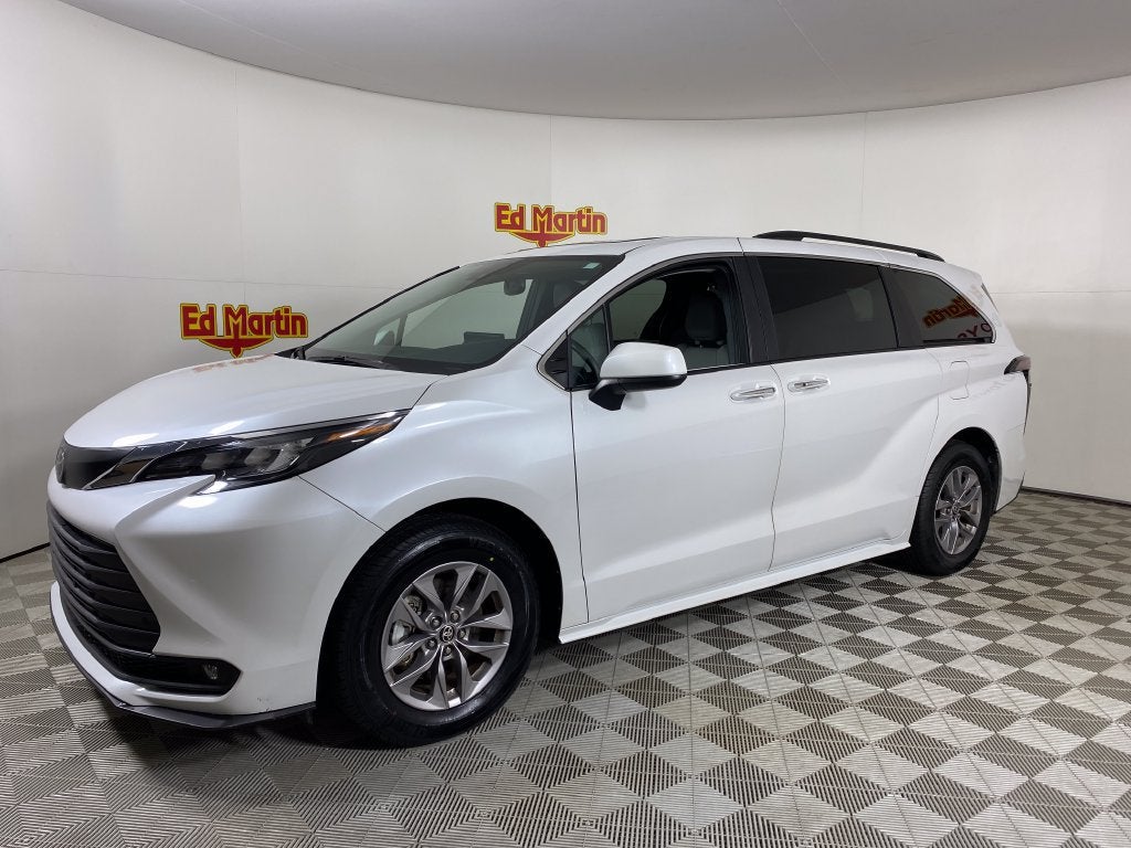 2026 Toyota Sienna XLE 8 Passenger