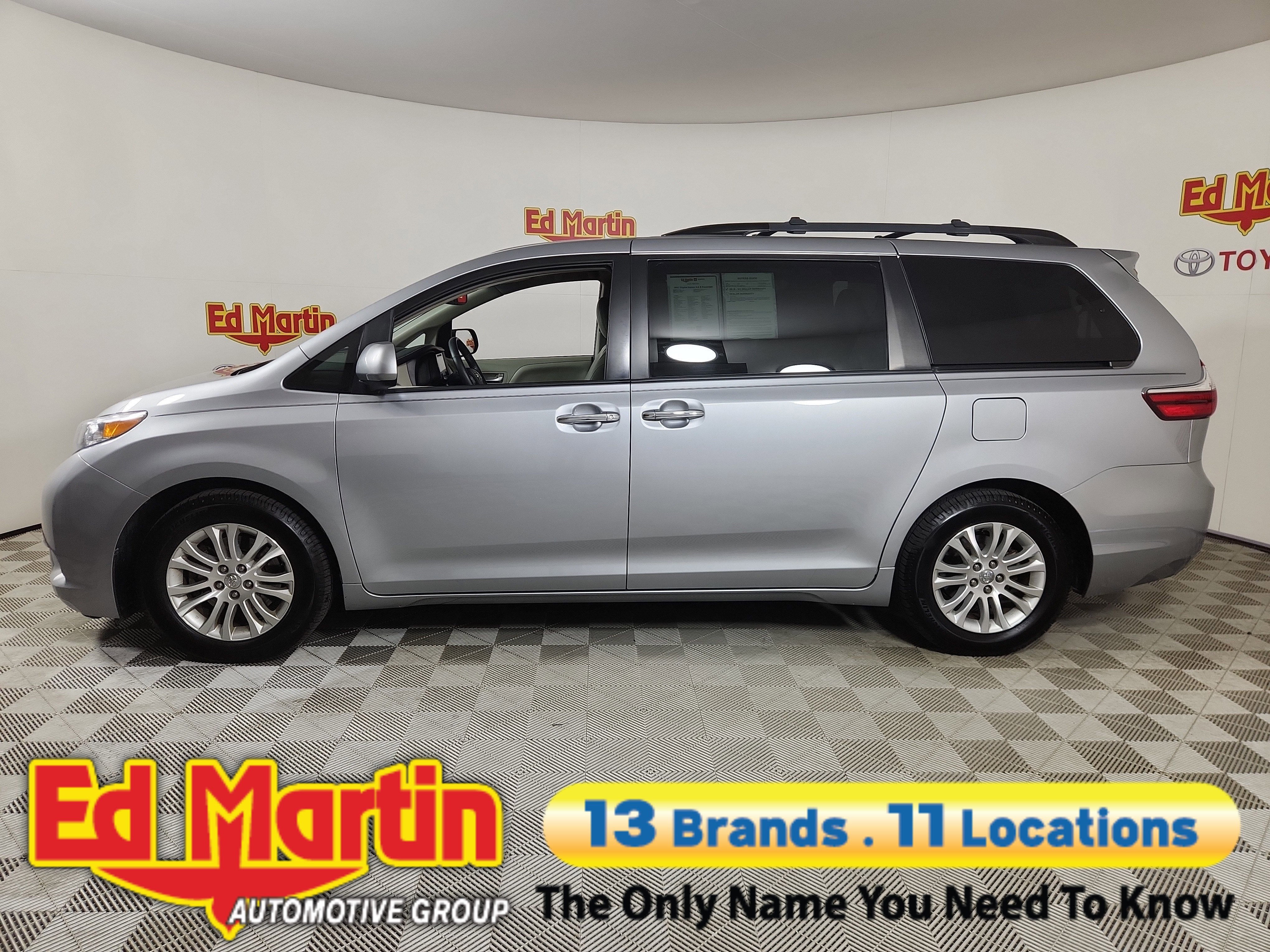 2017 Toyota Sienna XLE
