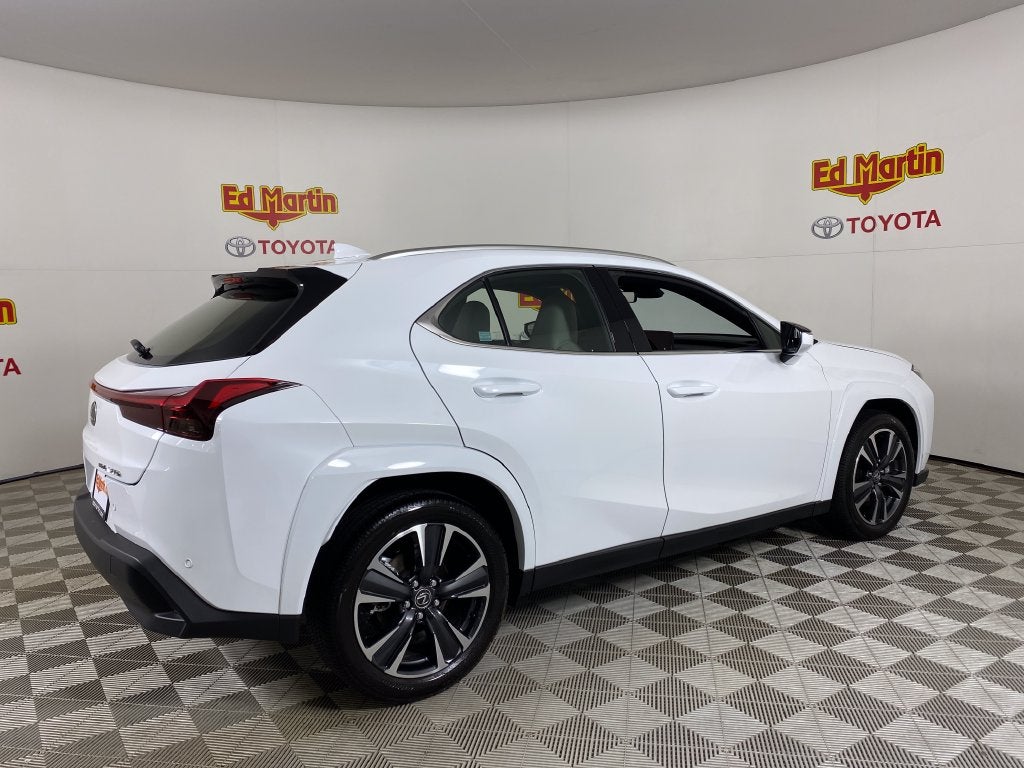 2026 Lexus UX 300h Premium