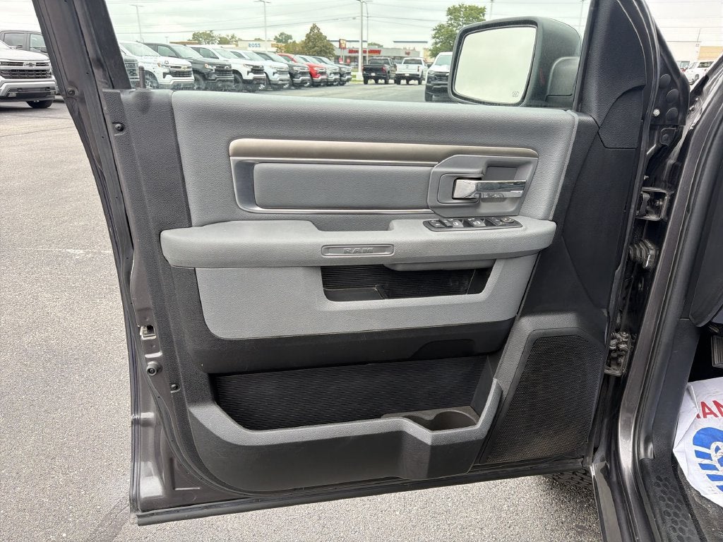 2017 RAM 1500 Big Horn Crew Cab 4x4 6'4" Box