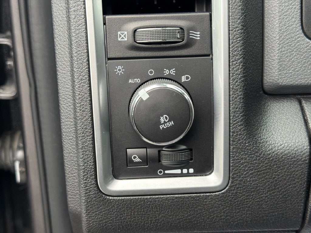 2017 RAM 1500 Big Horn Crew Cab 4x4 6'4" Box