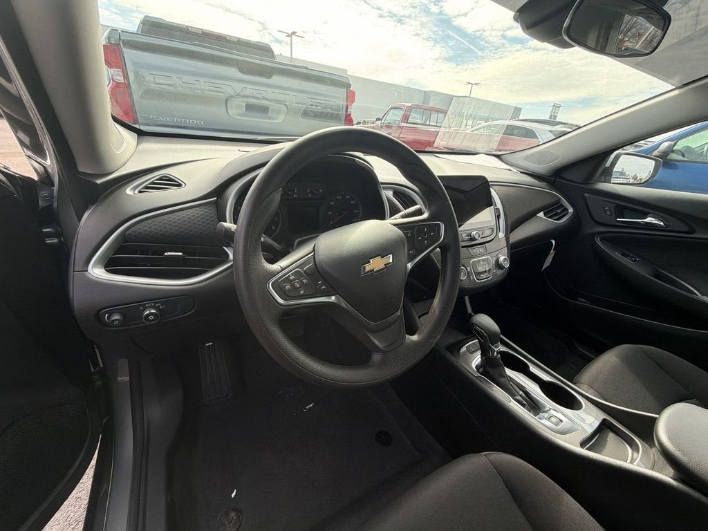 2025 Chevrolet Malibu LS