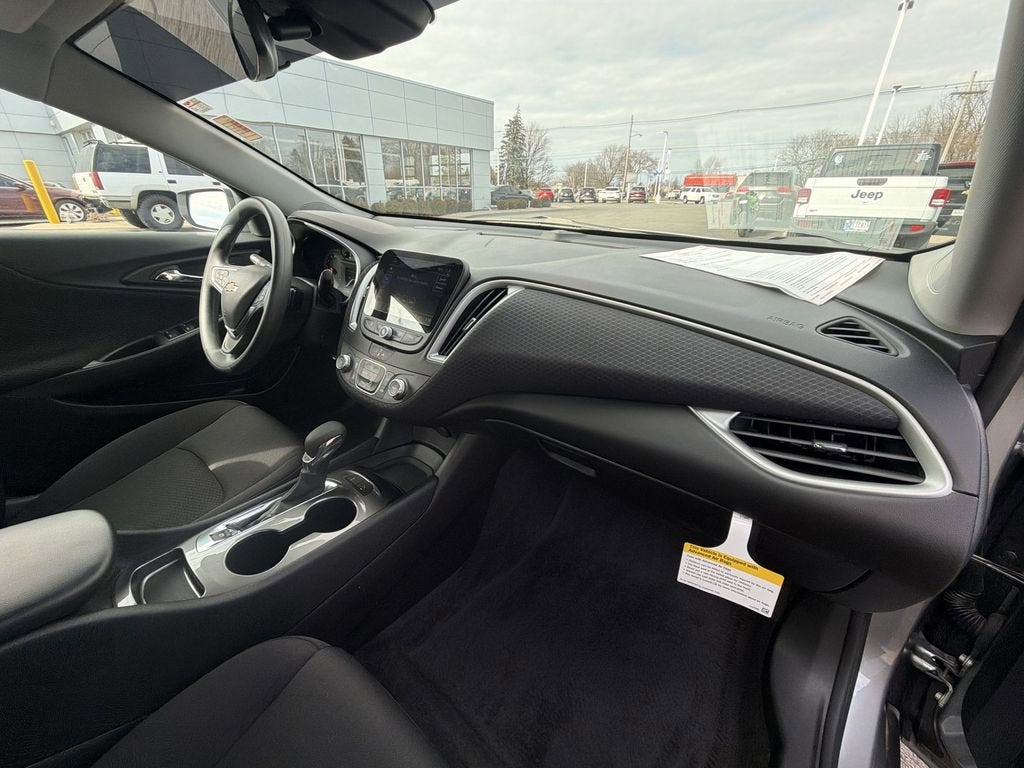 2025 Chevrolet Malibu LS