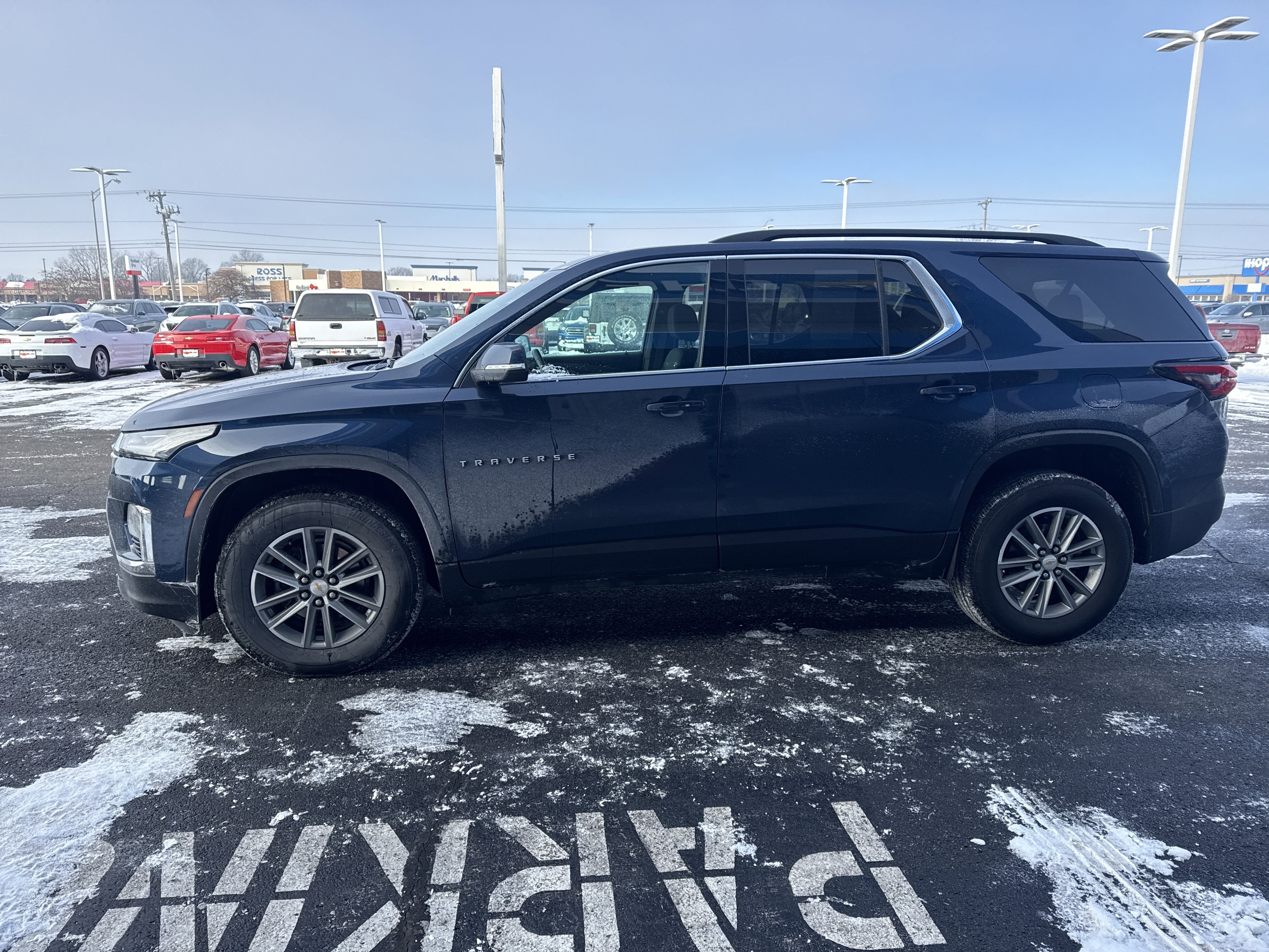 2023 Chevrolet Traverse LT Cloth