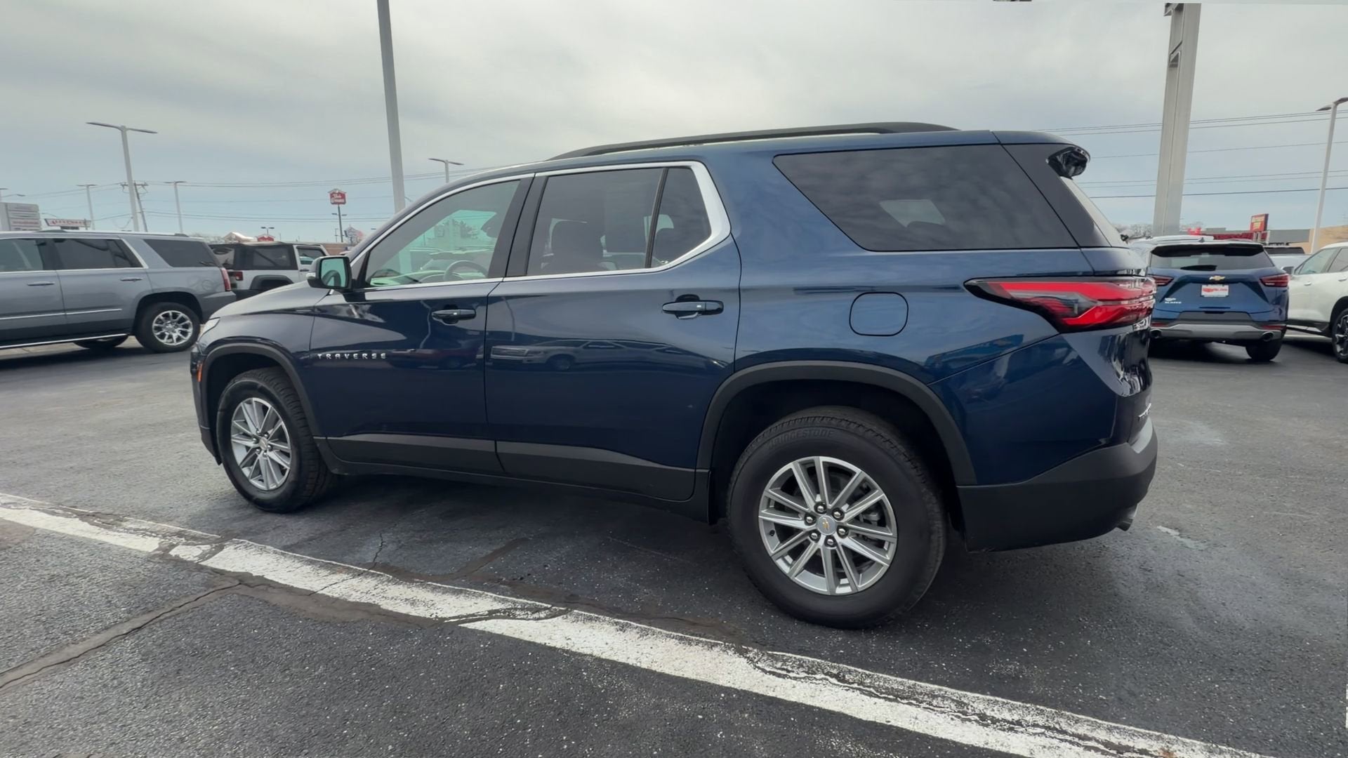 2023 Chevrolet Traverse LT Cloth