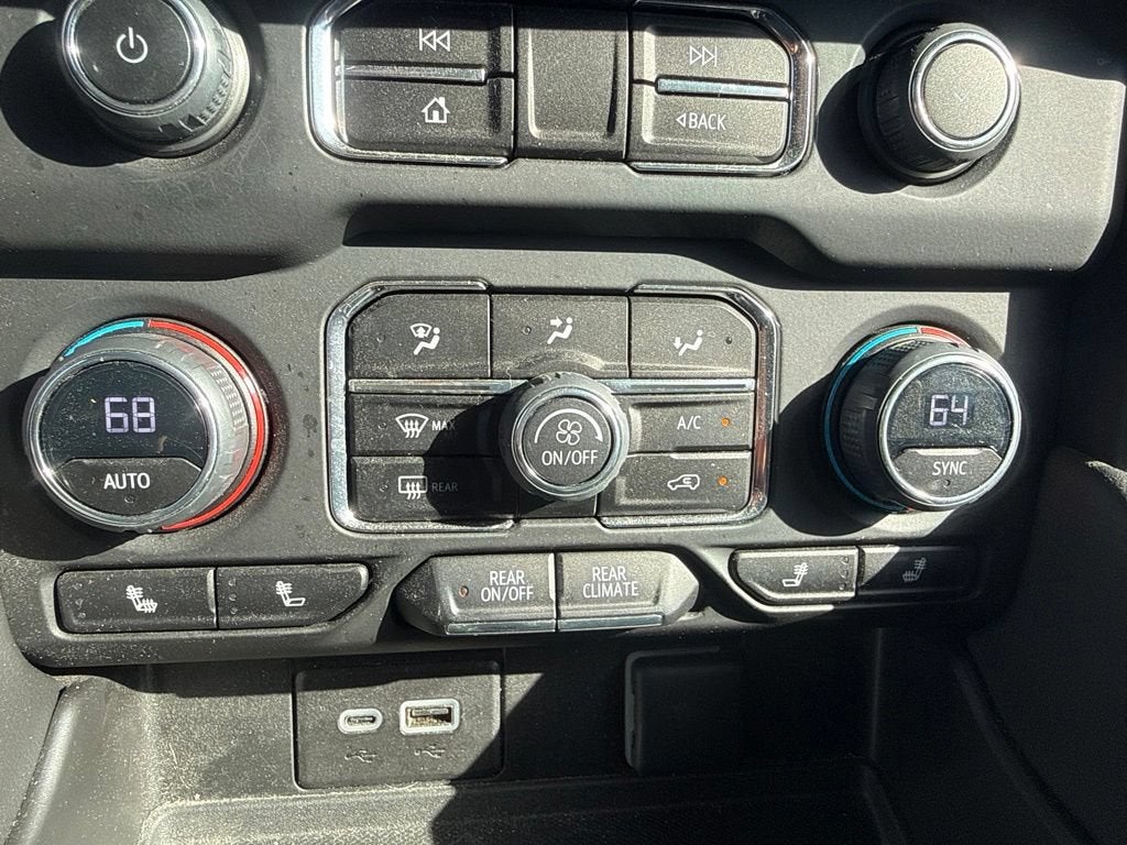 2023 Chevrolet Suburban RST