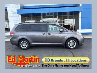 2014 Toyota Sienna XLE V6 8 Passenger