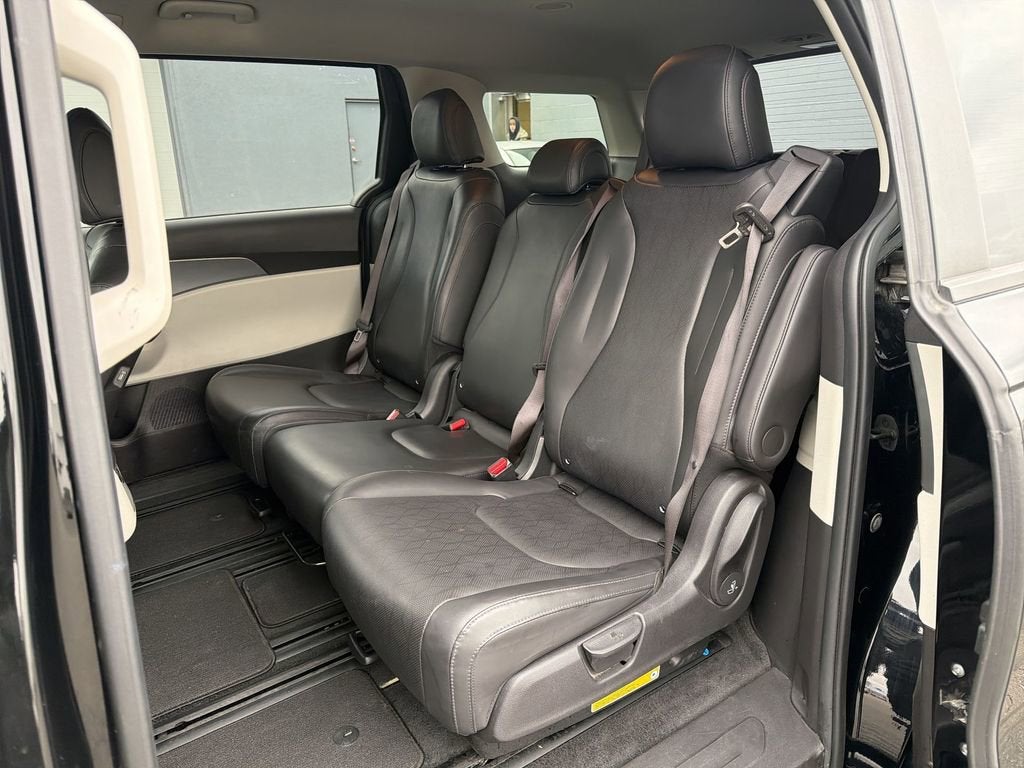 2023 Kia Carnival LX